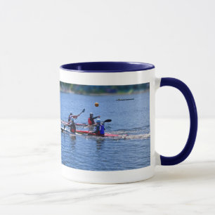 Spielen eines Wasserspiels, Tasse