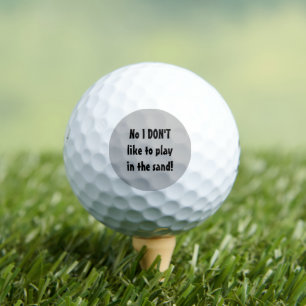 Spielen im Sand ist nicht lustig Golfball