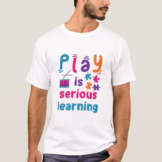 Spielen ist ernstes Lernen Kindergartenlehrer T-Shirt (Vorderseite)