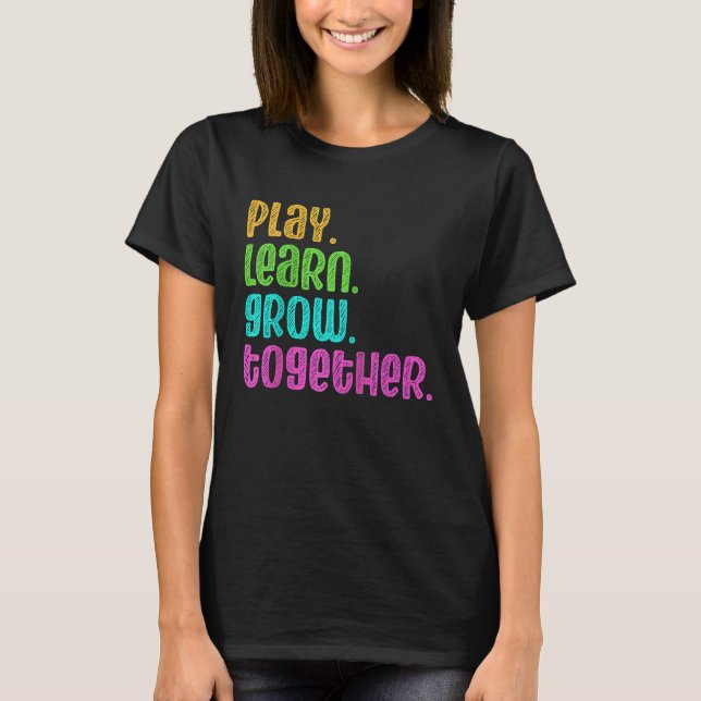 Spielen lernen gemeinsam wachsen Daycare Provider  T-Shirt (Vorderseite)