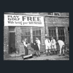 Spielen Sie Golf kostenlos (während Sie Ihren Anzu Poster<br><div class="desc">Spielen Sie golffrei (während Sie Ihren Anzug gedrückt haben). Das Foto erfasst Kunden von Schneider, Harris Berger von Queens, New York, und genießt eine Runde Putt-Putt, während ihre Anzüge gepresst werden. Bildwiedergabe und -verbesserung durch Scenesfromthepast.net.</div>