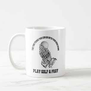 Spielen Sie Golf und beten Sie Tasse
