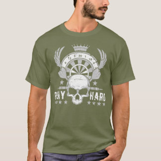 Spielen Sie harte Darts für einen Darts Player Clu T-Shirt