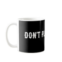 SPIELEN SIE NICHT MIT IHRER KAFFEE-TASSE
