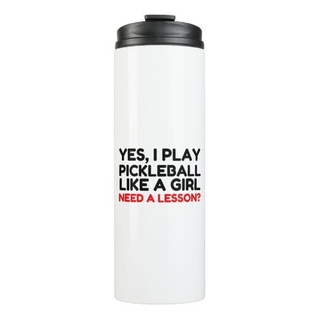 Spielen Sie Pickleball wie ein Mädchenunterricht Thermosbecher (Vorderseite)