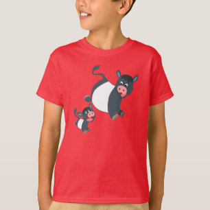 Spielen umgeschnallten Galloway-Kuh u. des T-Shirt
