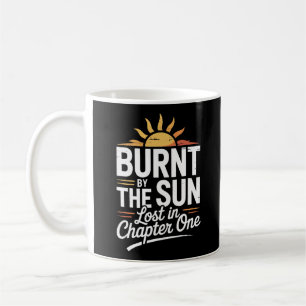 spielend Sonnenlesekonzept schwarz und weiß Kaffeetasse