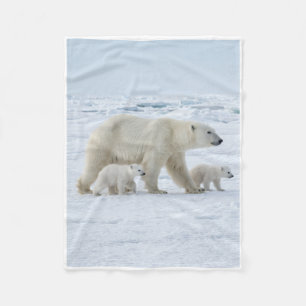 Spielende Eisbären In Arktischer Landschaft Fleece