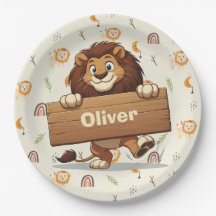 Spielende Löwe mit hölzernem Namensschild