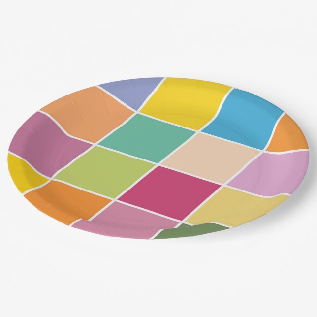 Spielende Springtime-Schachbretter Pappteller (Schrägansicht)