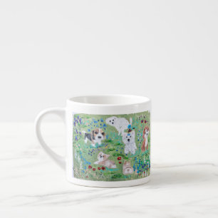 Spielende Welpen in einer Blume Tasse Wiese Kerami