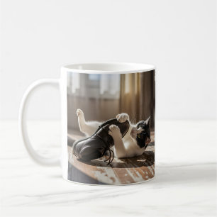 Spielender Cat Shoe Fun Kaffeetasse