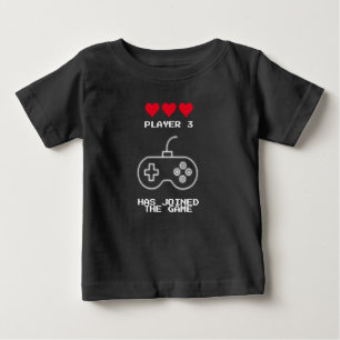 Spieler 3 hat sich dem Spiel-Matching-Outfit anges Baby T-shirt