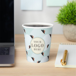 Spielerische Pinguine, die auf dem Schneepattern g Pappbecher