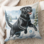 Spielerischer Labrador Retriever Weihnachtsschneeh Kissen<br><div class="desc">Das Labrador Retriever Weihnachtskissen - das ist die perfekte Ergänzung zu Ihrer Feriendekoration! Diese Kissen sind in schwarzem, gelbem oder schokoladenbraunem Labrador erhältlich und sind ein Muss für jeden Hundefreund. Wählen Sie aus gemütlichen Kaminszenen, fröhlichen Welpen im Schnee oder festlichen Hunden, um Ihren Lebensraum warm und einladend zu machen. Diese...</div>