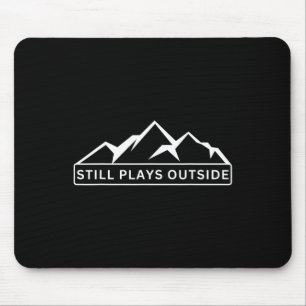 Spielt immer noch draußen beim Wandern und Camping Mousepad