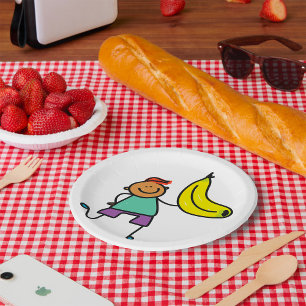 Spielvolles Kind hält große gelbe Banane Pappteller