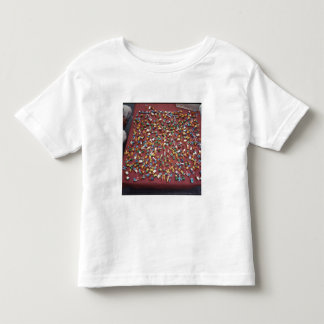 Spielzeug im Verkehr. Mexiko-Stadt. Kleinkind T-shirt