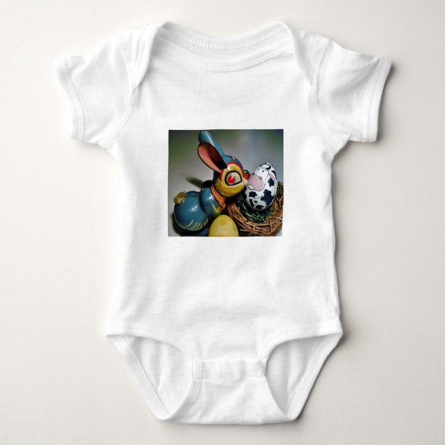 Spielzeug-Kaninchen und Kuhei Baby Strampler (Vorderseite)