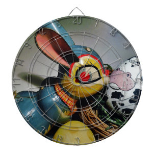 Spielzeug-Kaninchen und Kuhei Dartscheibe