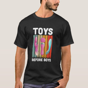 Spielzeug vor Jungen Funny Adult Humor Frauen Emba T-Shirt