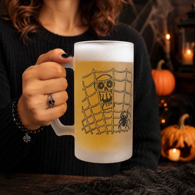 Spinnen im Web mit Schädel Mattglas Bierglas (Spider in Web with Skull Frosted Glass Beer Mug)