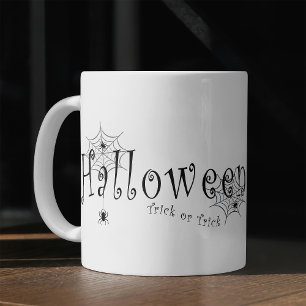 Spinnennetze und Spinnen über Halloween Kaffeetasse