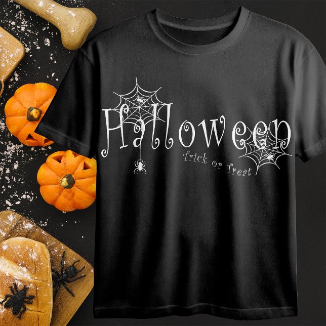 Spinnennetze und Spinnen über Halloween T-Shirt (Von Creator hochgeladen)