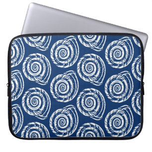 Spiral Seashell Block Print, Cobalt Blue und White Laptopschutzhülle