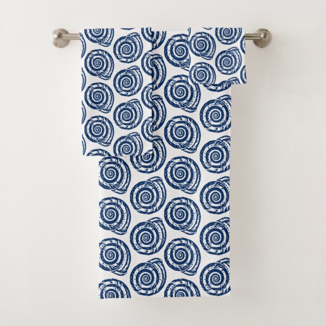 Spiral Seashell Block Print, White and Cobalt Blue Badhandtuch Set (Insitu)