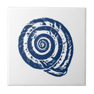 Spiral Seashell, White und Cobalt Blue Fliese