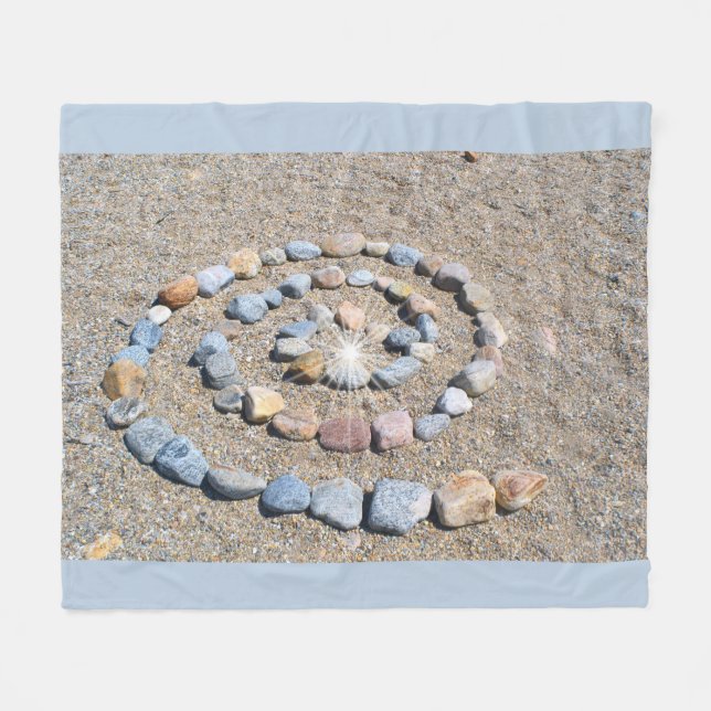 Spiral Stone Beach Art Fleecedecke (Vorderseite (Horizontal))