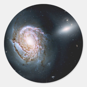 Spiralarm NGC 4911 in der Koma-Gruppe Runder Aufkleber