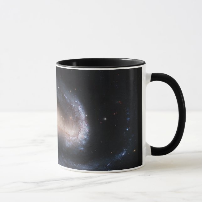 Spiralgalaxie Tasse (Rechts)