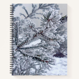 Spiralheft mit Weihnachtsbaum unter Schnee Notizbuch