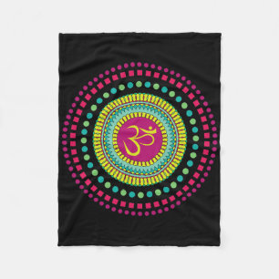 Spirituelles Mandala Yoga Om Symbol Rosa und Grün  Fleecedecke