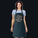 Spirituosen backen Schmale Weihnachtskekse Schürze<br><div class="desc">Niedliche und festliche Weihnachtsthema-Schürze mit handgezeichneter Illustration von Ferienkeksen. Im Text steht "Backspirituosen hell".</div>