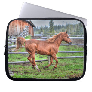 Spirituosenpony, Pferderennen auf Ranch I Laptopschutzhülle