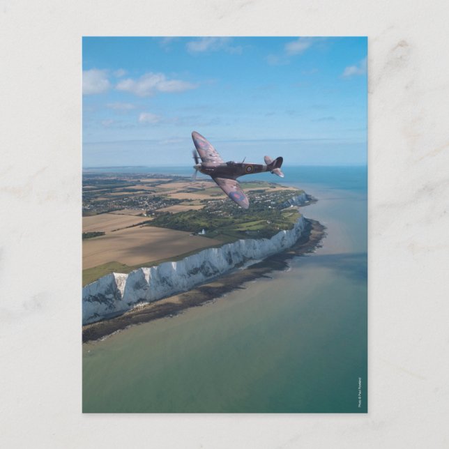 Spitfire über der englischen Küste. Postkarte (Vorderseite)