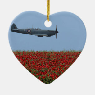 Spitfire und Mohnblumen Keramikornament