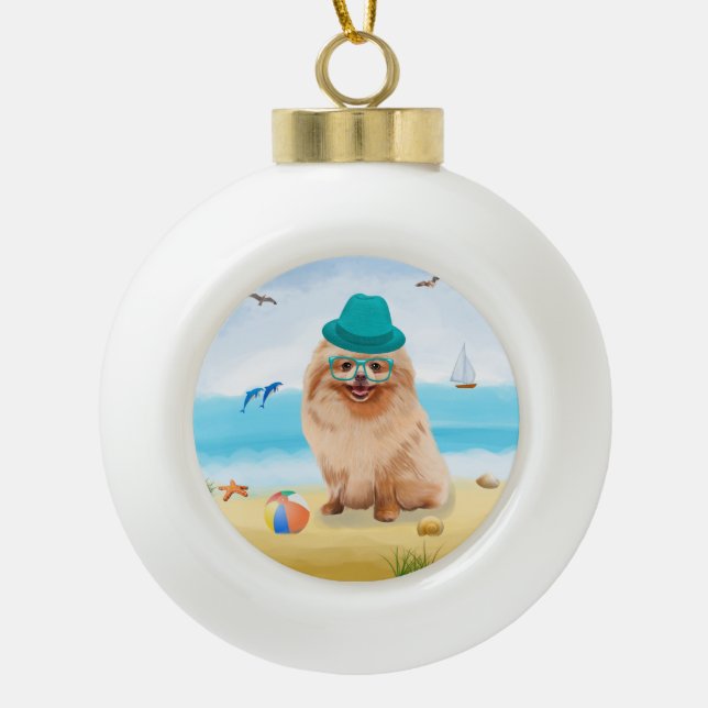 Spitz Dog on Beach Keramik Kugel-Ornament (Vorderseite)