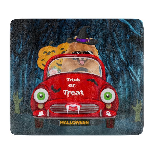 Spitz Hund Autofahren Auto Beängstigend Halloween Schneidebrett (Vorderseite)