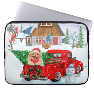 Spitz Hund in der Weihnachtslieferung LKW Schnee Laptopschutzhülle