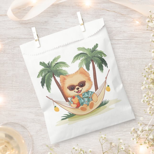 Spitz Hund in einem hawaiianischen Shirt Geschenktütchen (Ausgeschnitten)