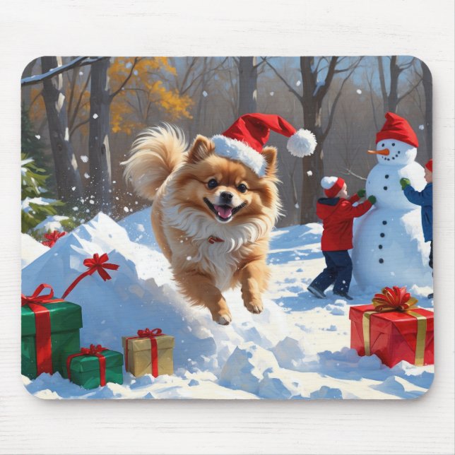 Spitz läuft im Schnee mit Weihnachtshut Mousepad (Vorne)
