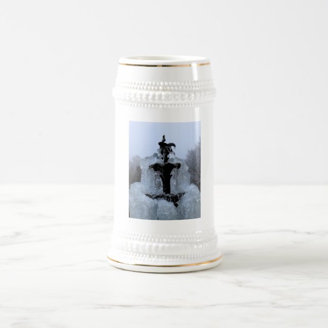 Spitze eines gefrorenen Springbrunnens Bierglas (Mittel)