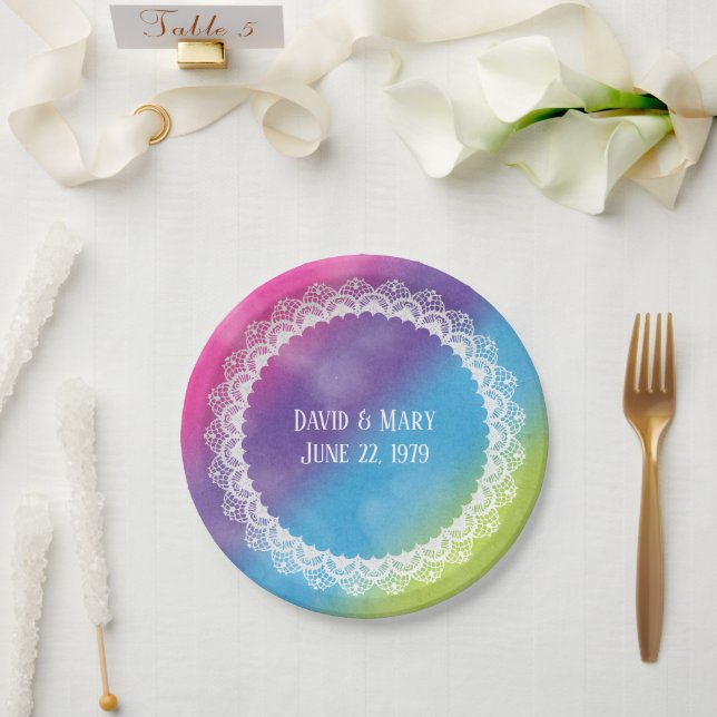 Spitzenfläche auf Regenbogenfarben Pappteller (Hochzeit)