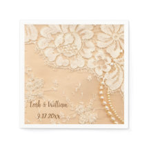 Spitzenprodukte und Perlen ecru