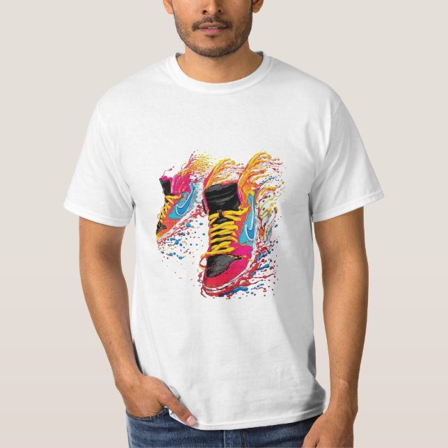 Splash Sneakers: Vibrant Streetwear T - Shirt (Vorderseite)