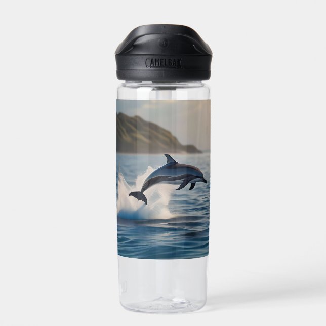 Splashing Leaping Dolphin: Ein Tanz der Freude im  Trinkflasche (Rückseite)